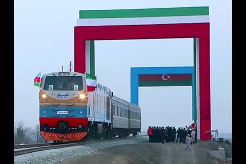 The first test train ran across the recently-completed bridge over the River Astarachay which forms the border between Azerbaijan and Iran at Astara on March 3, hauled by a GE/LKZ TE33A Evolution diesel locomotive.